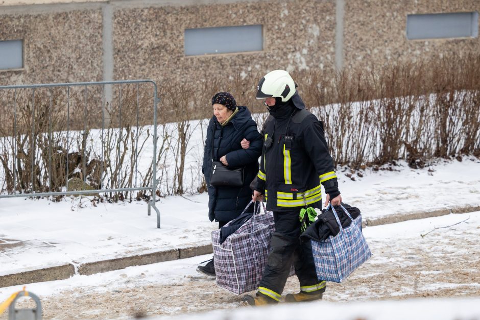 Policija pradėjo ikiteisminį tyrimą dėl gaisro Viršuliškių daugiabutyje