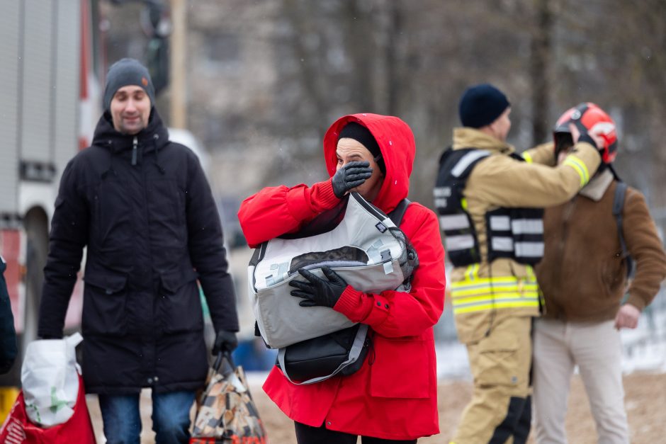 Policija pradėjo ikiteisminį tyrimą dėl gaisro Viršuliškių daugiabutyje