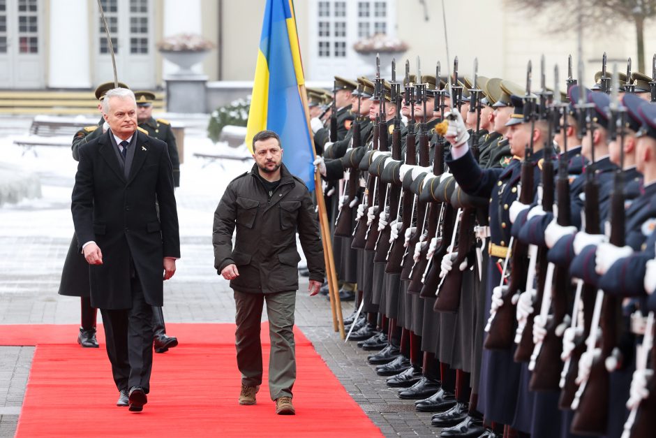 Lietuva į Ukrainą vasarį siųs šarvuočius „M577“, V. Zelenskis iš Vakarų laukia oro gynybos 