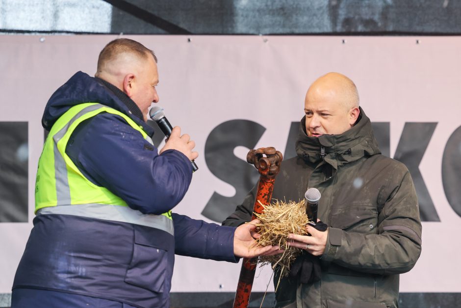 Žemdirbių protestas: skambūs šūkiai, „nubaubtas“ ministras, gaudžiantys traktorių signalai 