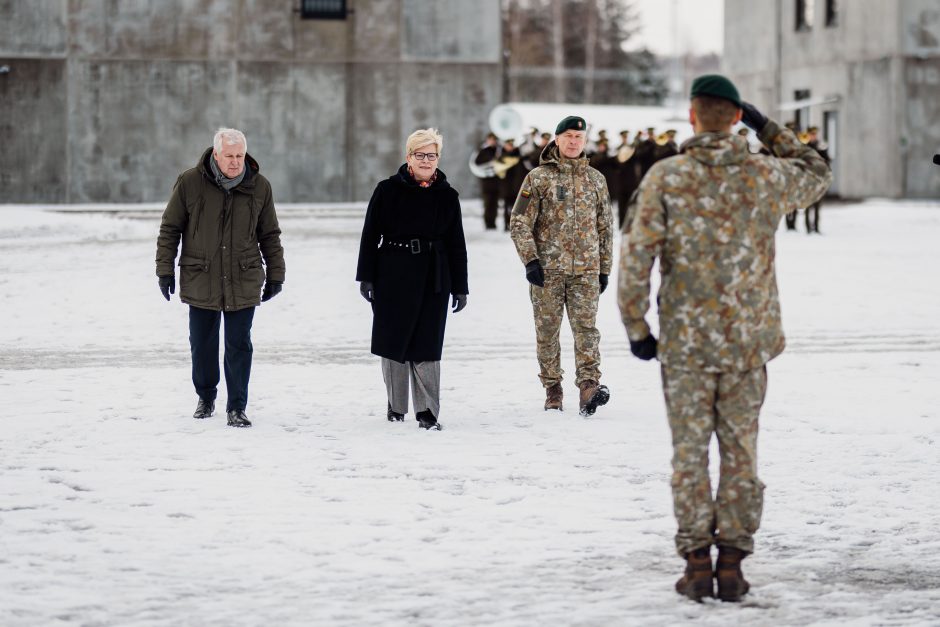 Ministras: buvę kariuomenės vadai galėtų būti geriau informuojami apie gynybos prioritetus