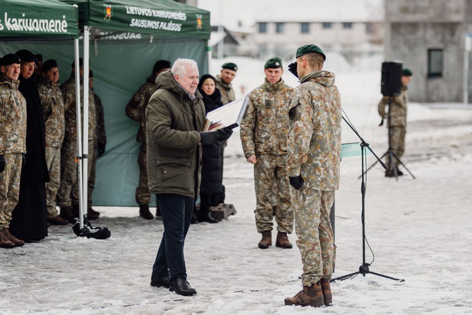 Ministras: buvę kariuomenės vadai galėtų būti geriau informuojami apie gynybos prioritetus