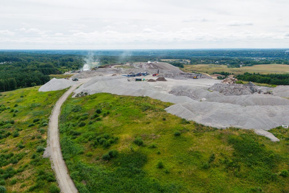 Lapių sąvartynas po gaisro