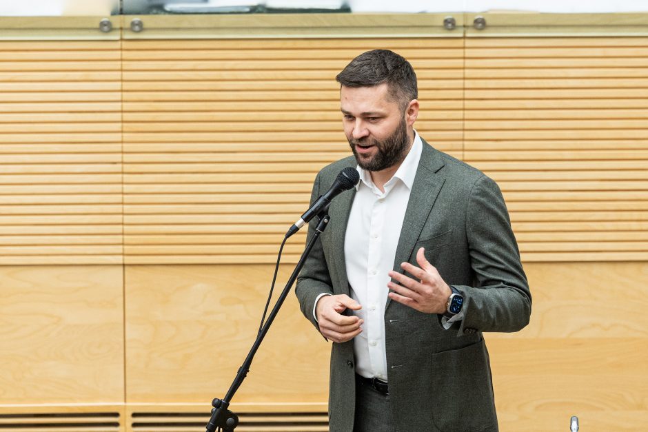 Seimas panaikino R. Žemaitaičio teisinę neliečiamybę