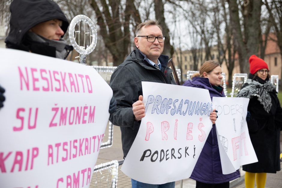 Prie Prezidentūros – protestas dėl Poderskio: „Nesiskaito su žmonėmis, kaip atsiskaitys su gamta?“ 