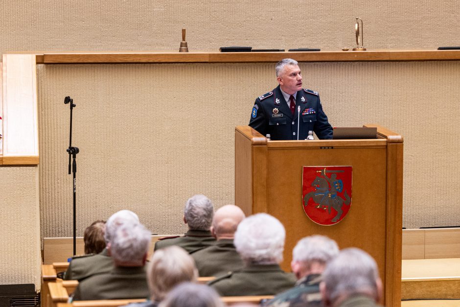 Kariuomenės vadas: visiška netiesa, kad kažkas ateis ir mus apgins