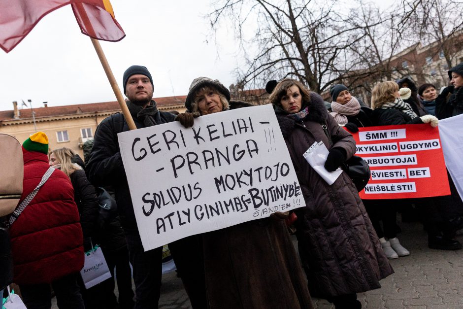 G. Nausėda stoja streiką atnaujinusių pedagogų pusėn: jie teisėtai reikalauja to, kas jiems pažadėta