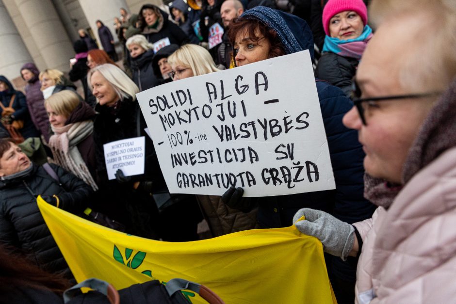 G. Nausėda stoja streiką atnaujinusių pedagogų pusėn: jie teisėtai reikalauja to, kas jiems pažadėta