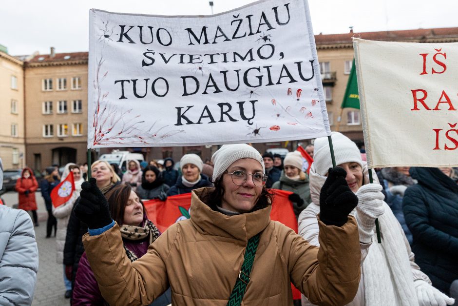 G. Nausėda stoja streiką atnaujinusių pedagogų pusėn: jie teisėtai reikalauja to, kas jiems pažadėta