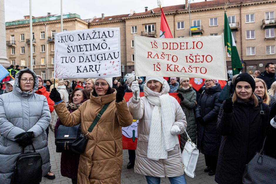 G. Nausėda stoja streiką atnaujinusių pedagogų pusėn: jie teisėtai reikalauja to, kas jiems pažadėta