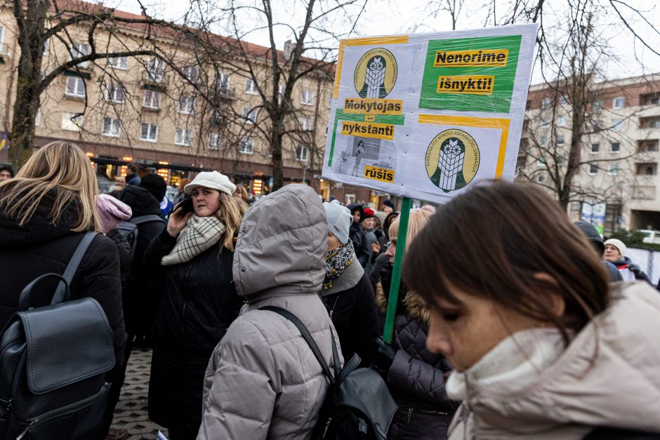 G. Nausėda stoja streiką atnaujinusių pedagogų pusėn: jie teisėtai reikalauja to, kas jiems pažadėta