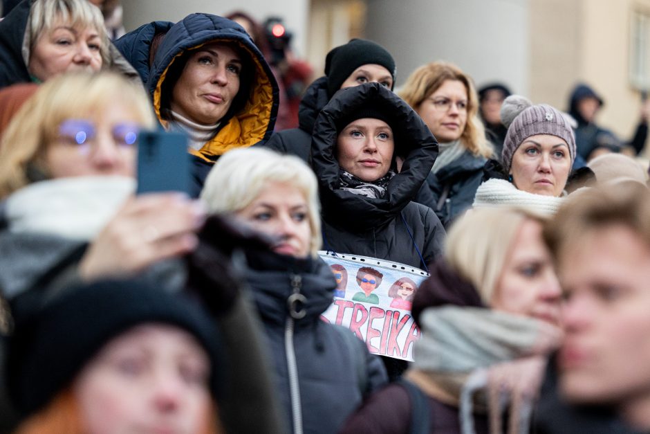 G. Nausėda stoja streiką atnaujinusių pedagogų pusėn: jie teisėtai reikalauja to, kas jiems pažadėta