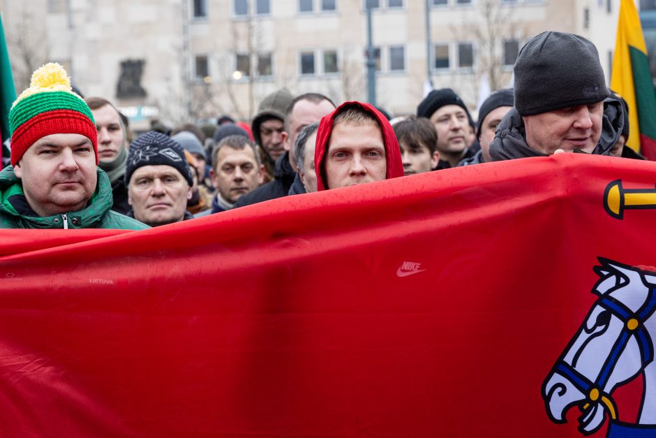 Žemdirbių protestas: skambūs šūkiai, „nubaubtas“ ministras, gaudžiantys traktorių signalai 