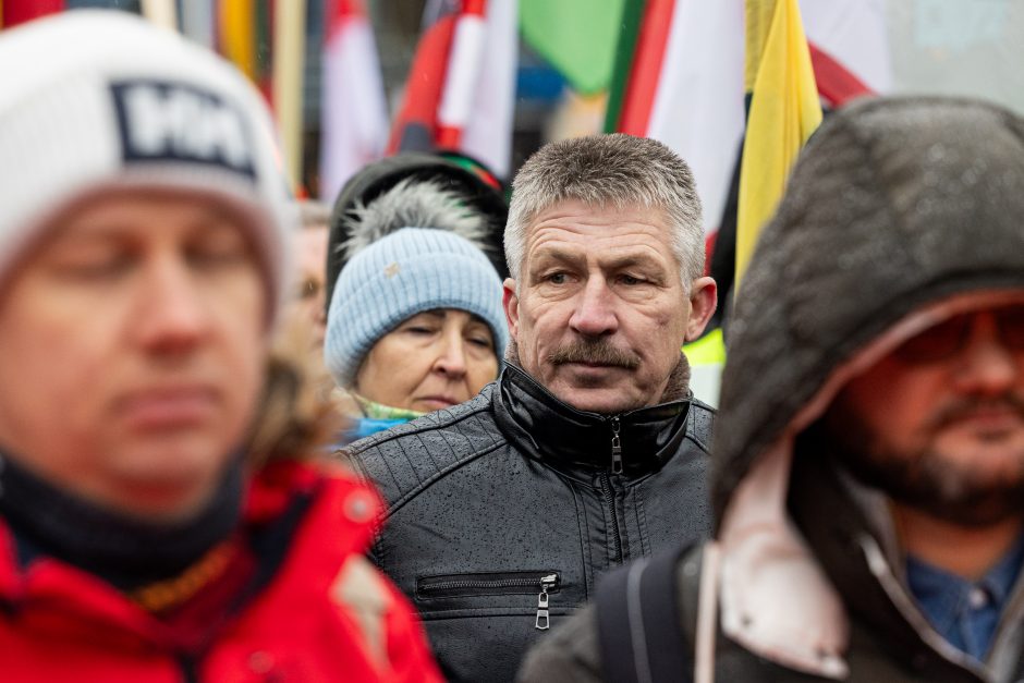 Žemdirbių protestas: skambūs šūkiai, „nubaubtas“ ministras, gaudžiantys traktorių signalai 