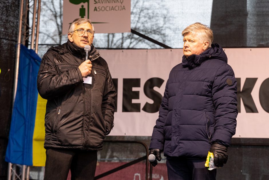 Žemdirbių protestas: skambūs šūkiai, „nubaubtas“ ministras, gaudžiantys traktorių signalai 