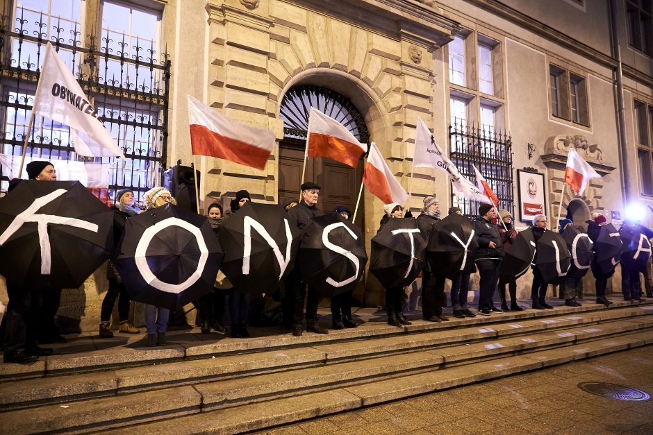 Lenkija mato galimybę dėl  teismų sistemos pasiekti kompromisą su ES