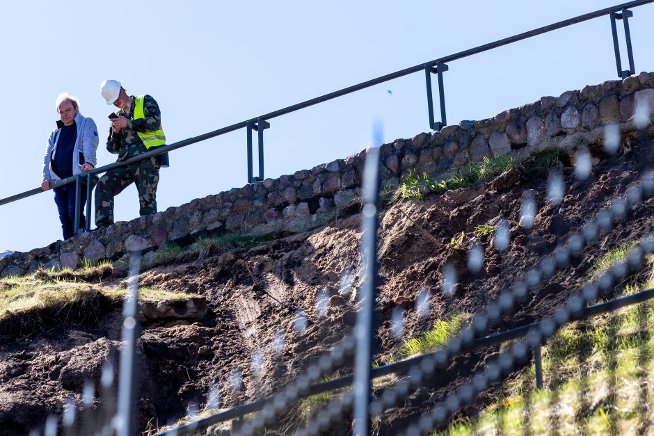 Liūčių atgarsiai: vos išvengta žūčių, specialistai bijo – Gedimino kalnui gresia dar nuošliaužų