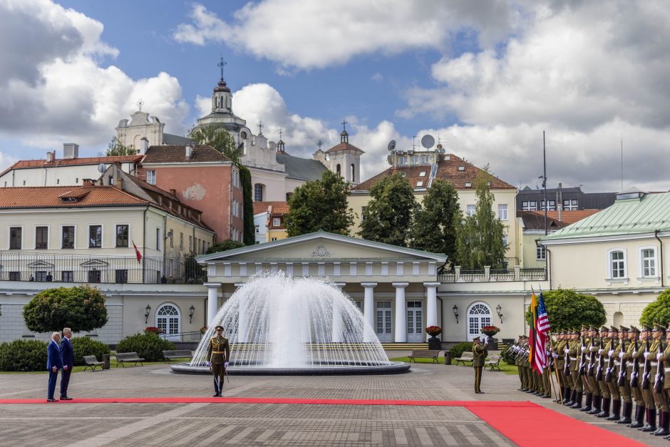 G. Nausėda: Ukrainai reikia parodyti, kaip įeiti per NATO duris