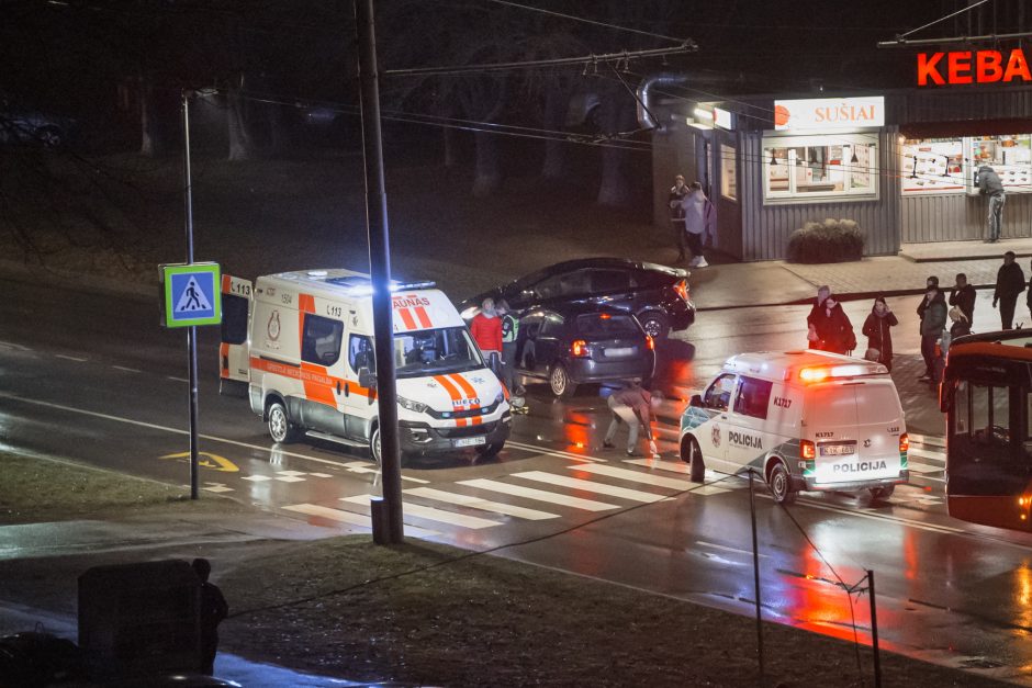 Kaune automobilis partrenkė pėsčiąją: ji dėl galvos traumos išvežta į ligoninę