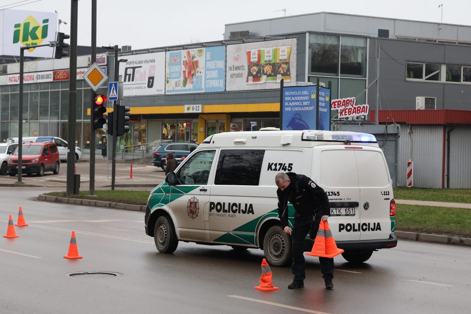 V. Krėvės pr. susidūrė priešpriešiais važiavę automobiliai