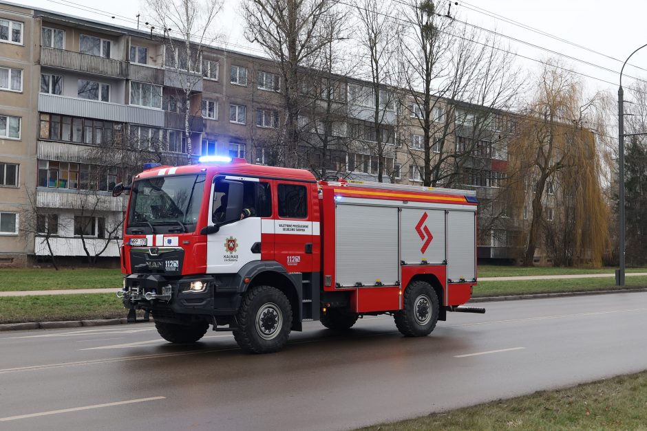 V. Krėvės pr. susidūrė priešpriešiais važiavę automobiliai