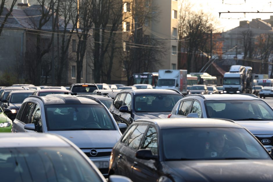 Kaune – automobilių avarijos ir spūstys