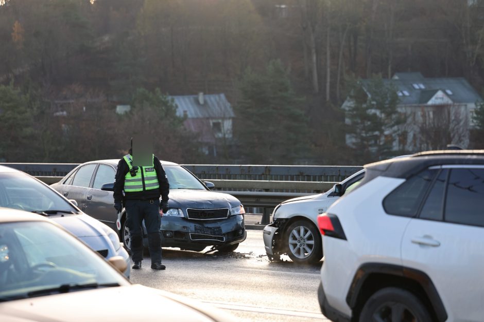 Kaune – automobilių avarijos ir spūstys