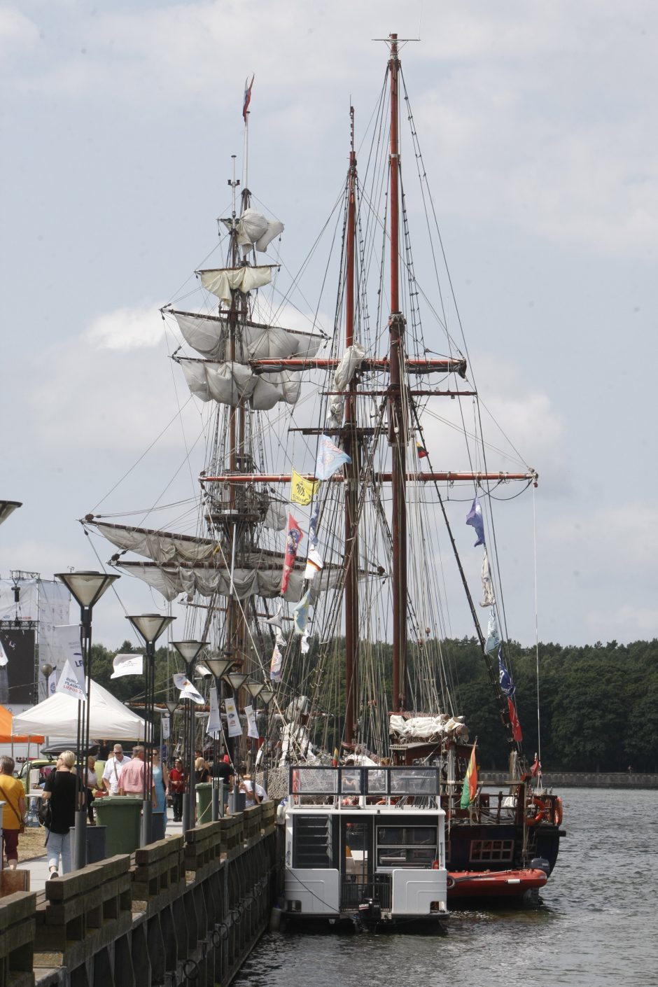 Regata pasiekė Klaipėdą: įspūdingi burlaiviai traukia akį 