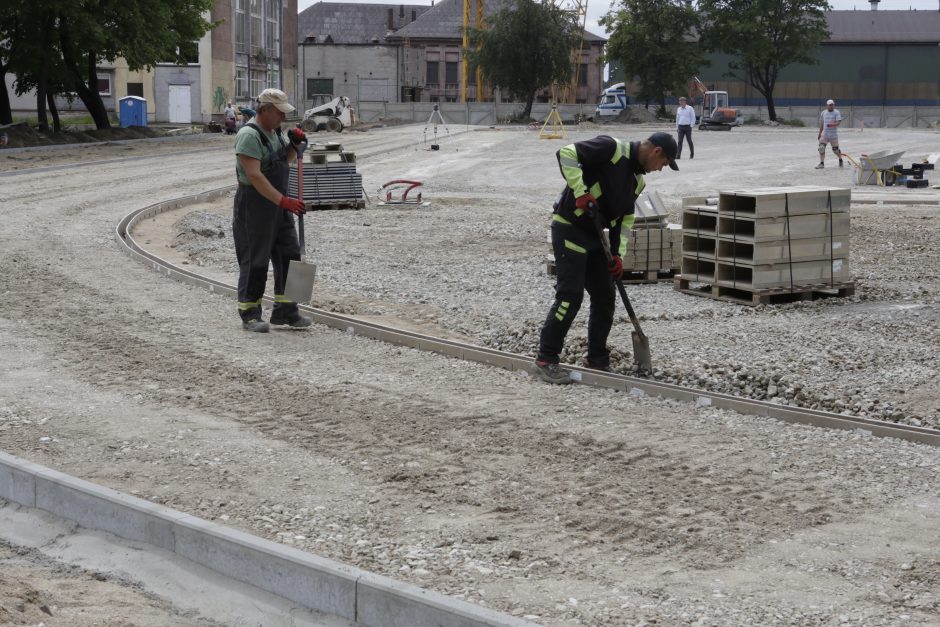 Vitės progimnazijos stadione užvirė darbai: jau ryškėja kontūrai