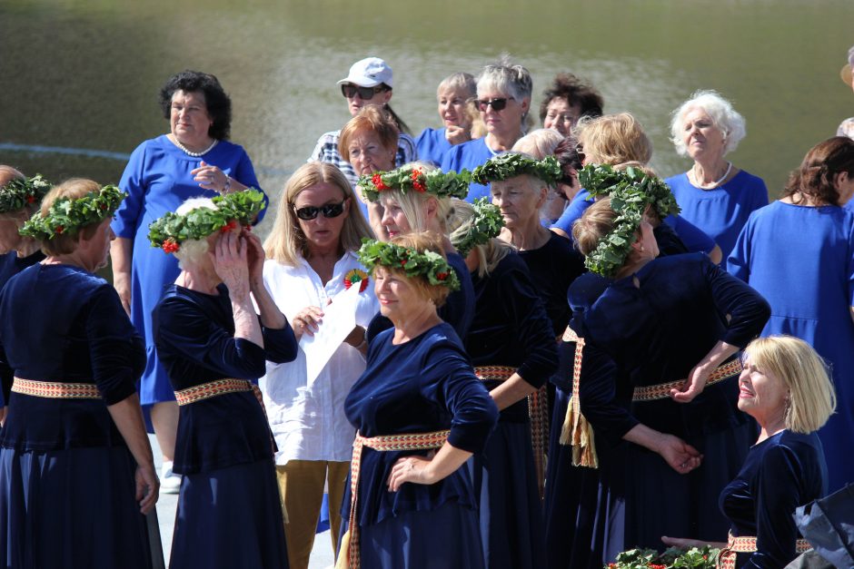 Festivalis „Bunda jau Baltija“: trijų tautų šokėjai sukosi drauge