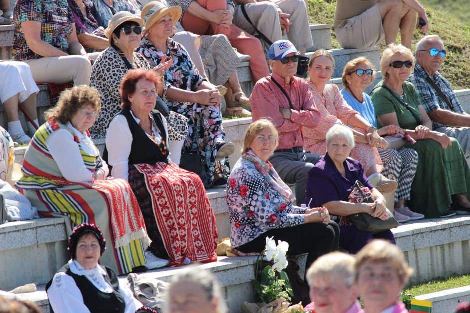 Festivalis „Bunda jau Baltija“: trijų tautų šokėjai sukosi drauge