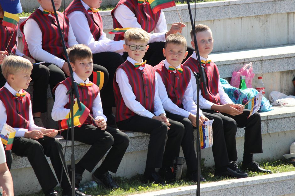 Festivalis „Bunda jau Baltija“: trijų tautų šokėjai sukosi drauge