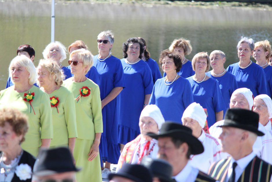 Festivalis „Bunda jau Baltija“: trijų tautų šokėjai sukosi drauge