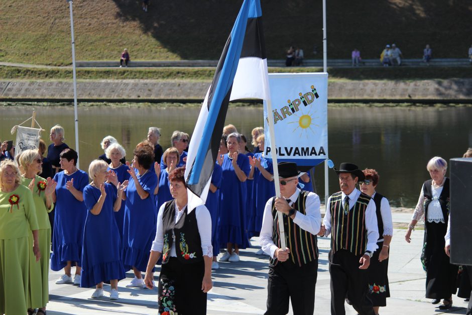 Festivalis „Bunda jau Baltija“: trijų tautų šokėjai sukosi drauge