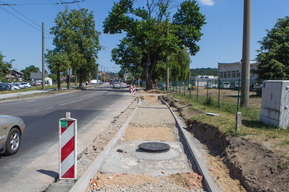 Kaunietė apie šaligatvio remontą: iš namų daugiau nei mėnesį neišvažiuojame