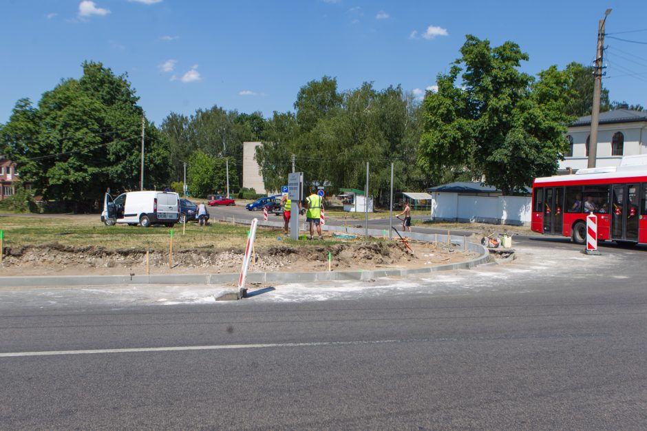 Kaunietė apie šaligatvio remontą: iš namų daugiau nei mėnesį neišvažiuojame