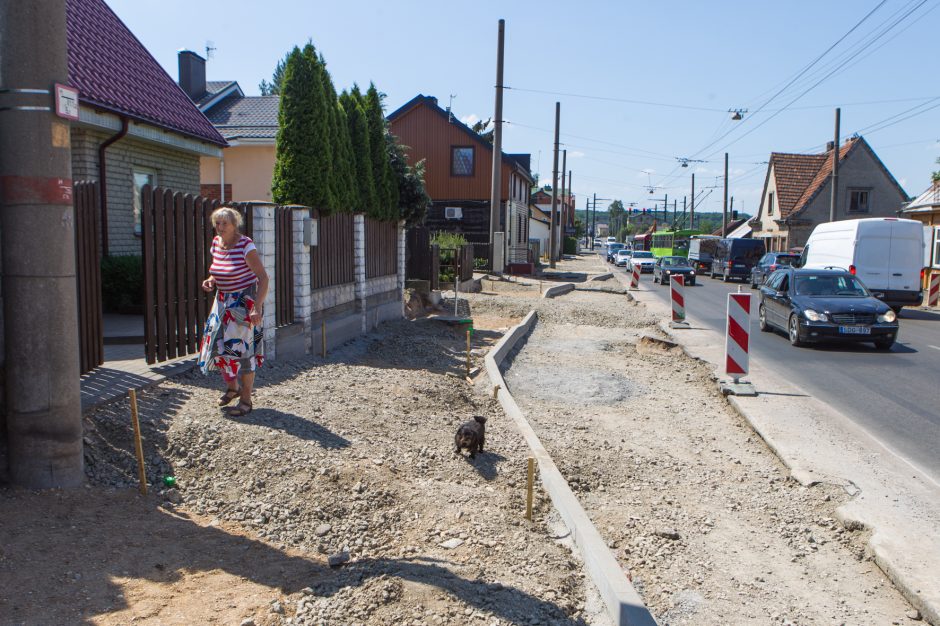 Kaunietė apie šaligatvio remontą: iš namų daugiau nei mėnesį neišvažiuojame