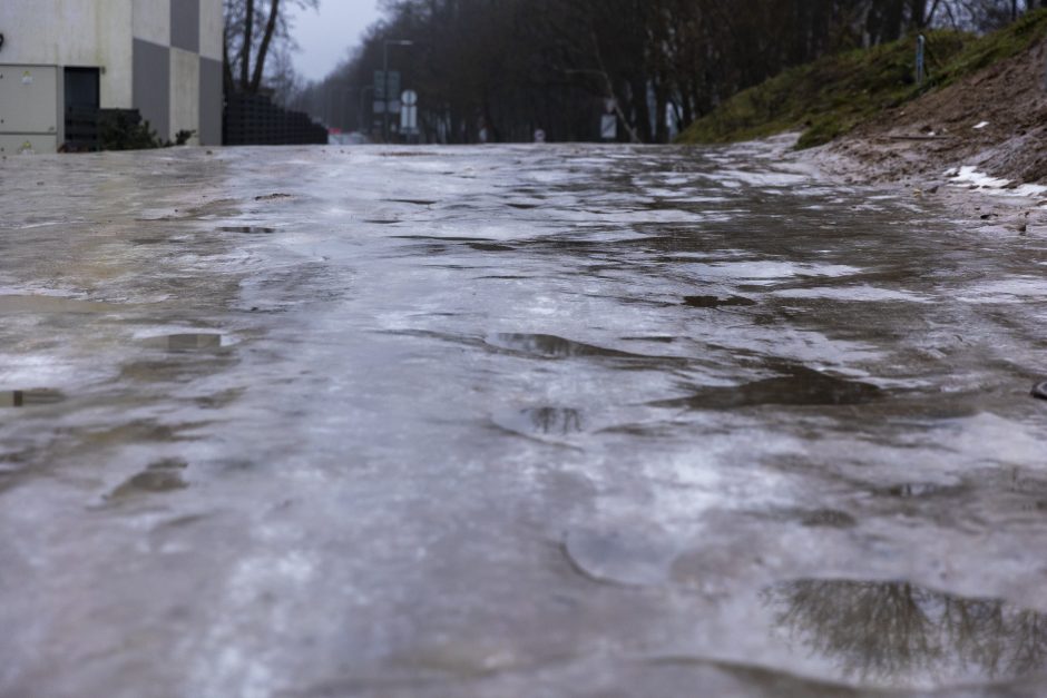 Ligoninėse – dėl plikledžio traumas patyrusių žmonių antplūdis: ribojamos planinės operacijos