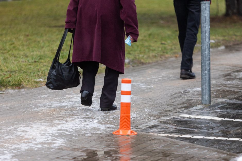 Ligoninėse – dėl plikledžio traumas patyrusių žmonių antplūdis: ribojamos planinės operacijos