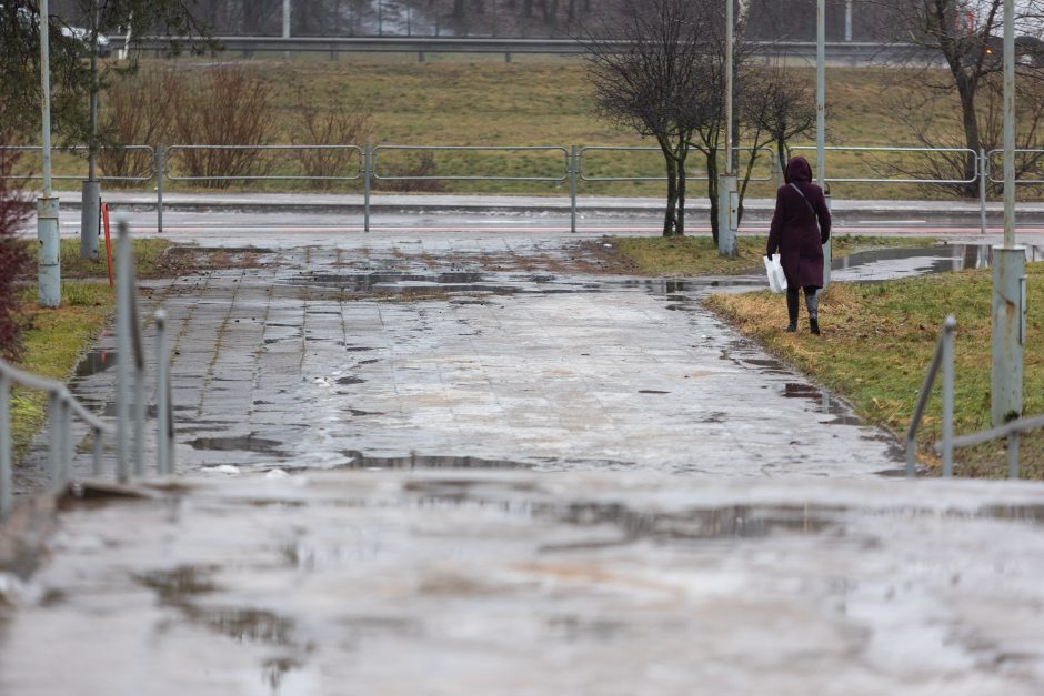 Ligoninėse – dėl plikledžio traumas patyrusių žmonių antplūdis: ribojamos planinės operacijos