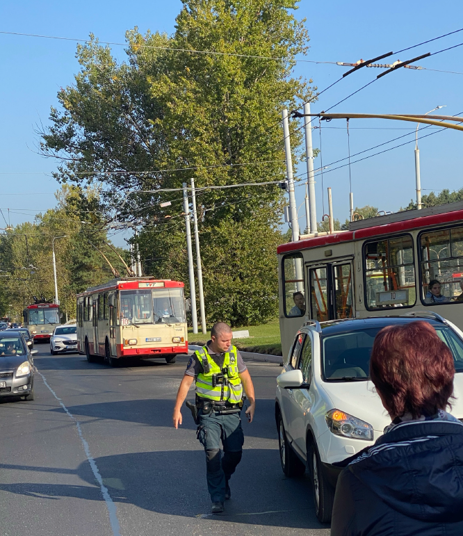 Policijos pareigūnas: valgyt noriu, na**ui man, protokolai b**t