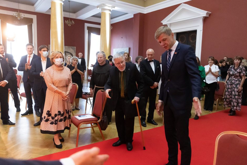 V. Landsbergiui įteiktas Vilniaus garbės piliečio vardas