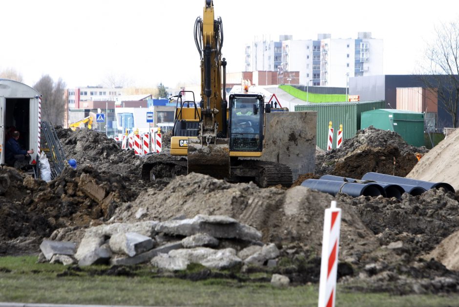 Estakadoje Baltijos prospekte – neplanuoti darbai