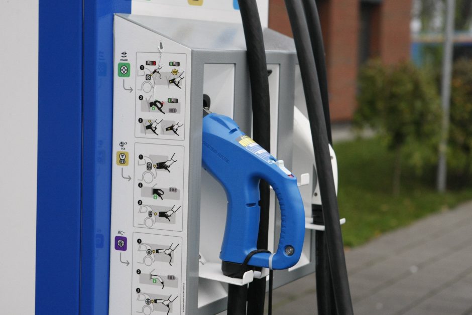 Klaipėdoje elektromobiliams – dar viena įkrovimo stotelė