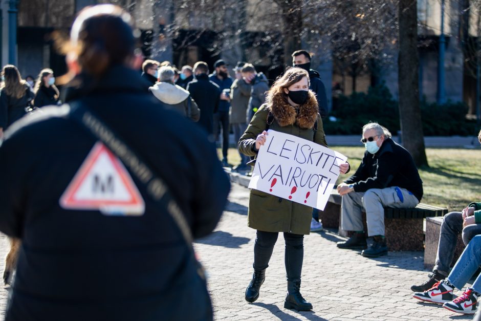 Protestuotojų reikalavimas Vyriausybei – atnaujinti praktinį vairavimo mokymą ir egzaminus