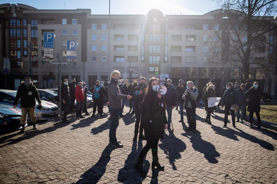 Protestuotojų reikalavimas Vyriausybei – atnaujinti praktinį vairavimo mokymą ir egzaminus