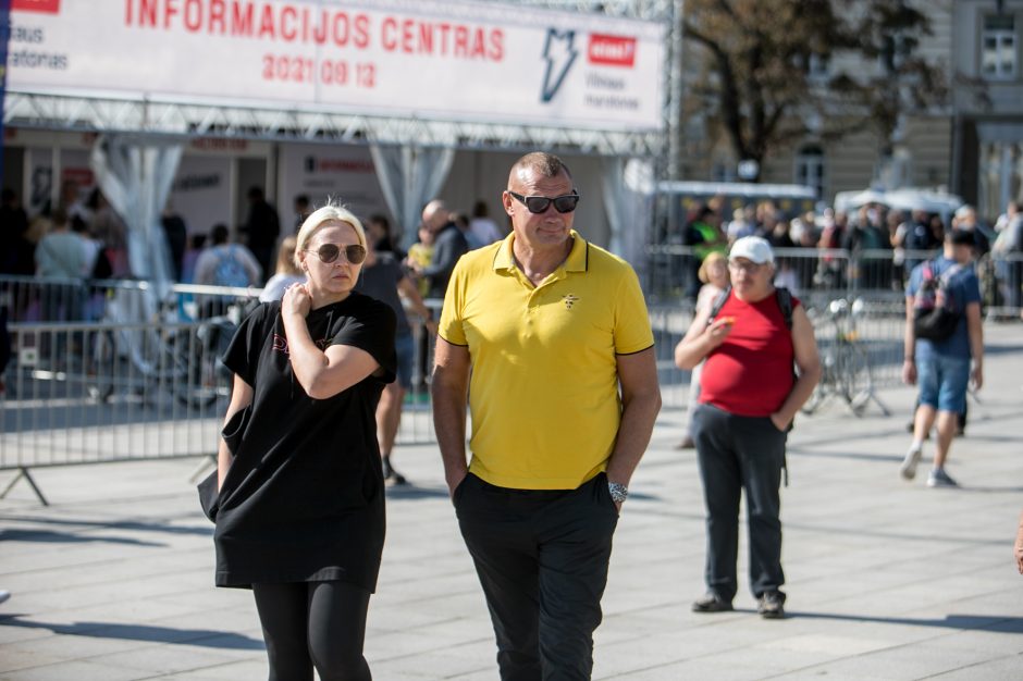 Vilniuje – tūkstantinis protestas: su plakatais „Ne gyvulių pasui“ ir „Dž. Sorošą lauk iš Lietuvos“