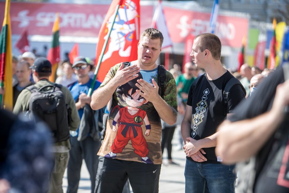 Vilniuje – tūkstantinis protestas: su plakatais „Ne gyvulių pasui“ ir „Dž. Sorošą lauk iš Lietuvos“