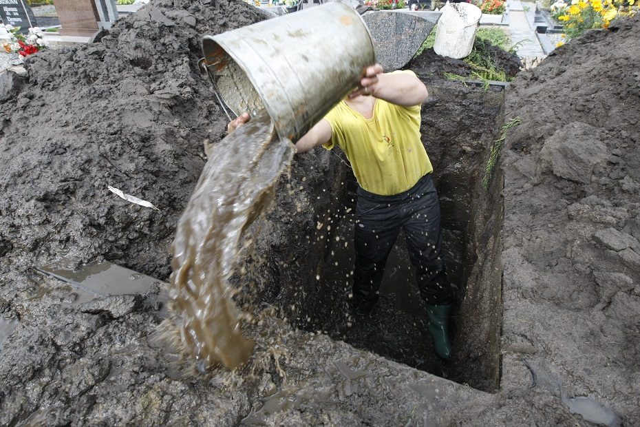 Išsprendė problemą: kapų duobės – be vandens