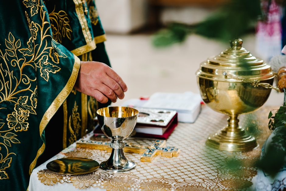 Paryžiuje dėl mišių, kuriose nebuvo laikomasi saugumo reikalavimų, sulaikyti du dvasininkai